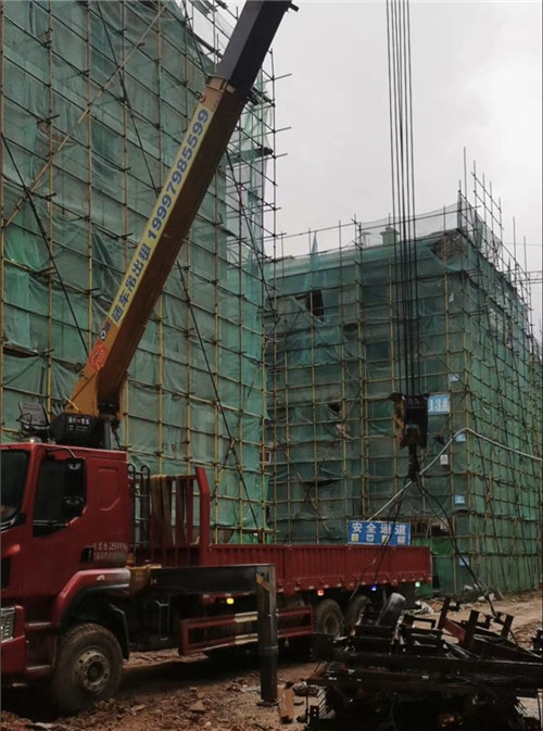 沙湾区“慢工细活”—— 吊车的 “微动控制” 技术