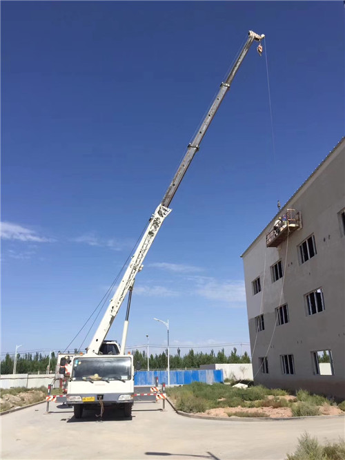 沙湾区“轻装强干”—— 吊车的 “轻量化臂架” 技术